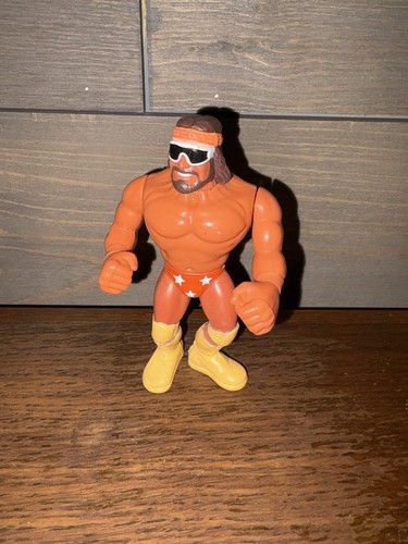 HASBRO WWF MACHO MAN RANDY SAVAGE WRESTLING ACTION...