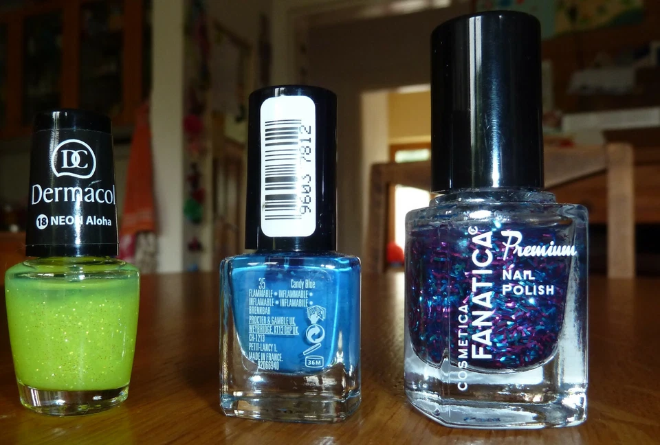 Nagellack 3x verschiedene Sorten und Farben ESSENCE DERMACOL