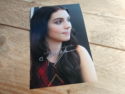 ADELAIDE KANE signed Foto ca. 13x19  (3076) + COA