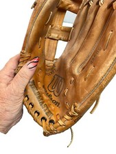 Wilson Fieldmaster Right Hand Glove A2600 11  Very Good Condition