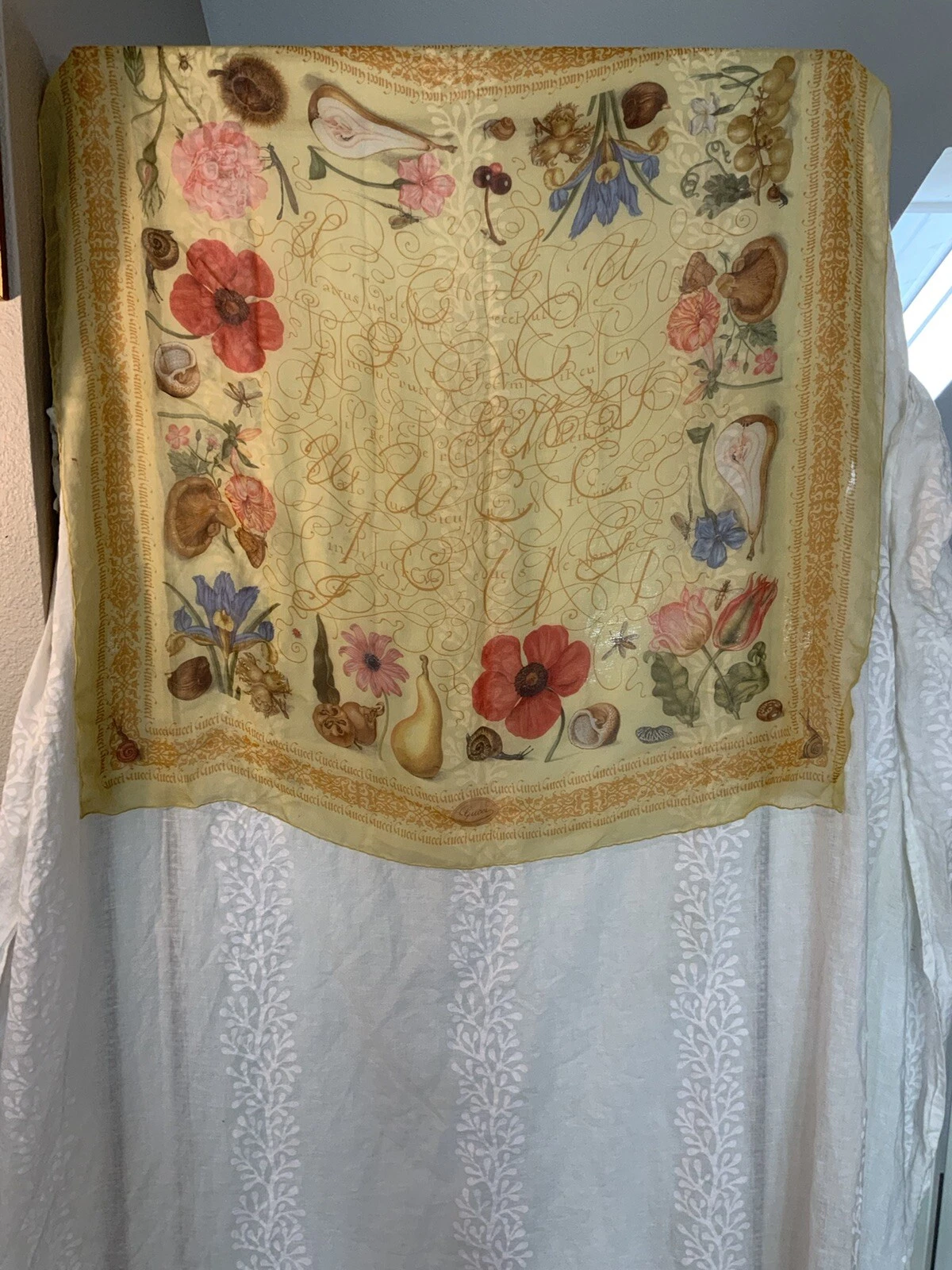 Authentic Gucci scarf Floral Script 33” X 33”