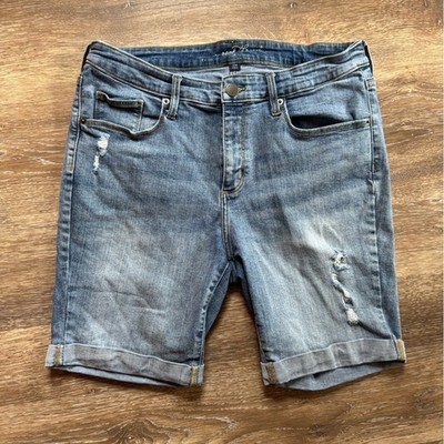Universal Threads lightly distressed cuffed Bermuda short. Sz 14WR