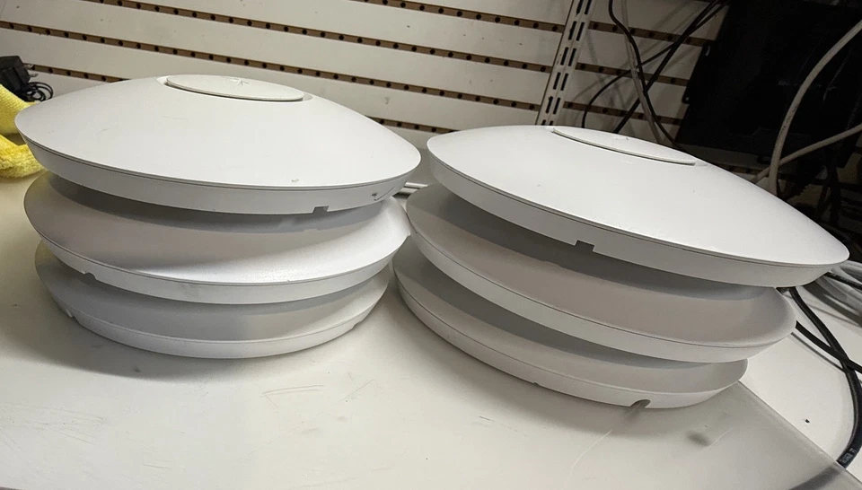 Lote de 6 - Punto de acceso inalámbrico Ubiquiti UniFi AP UAP - Doble banda Foto 3 de 4