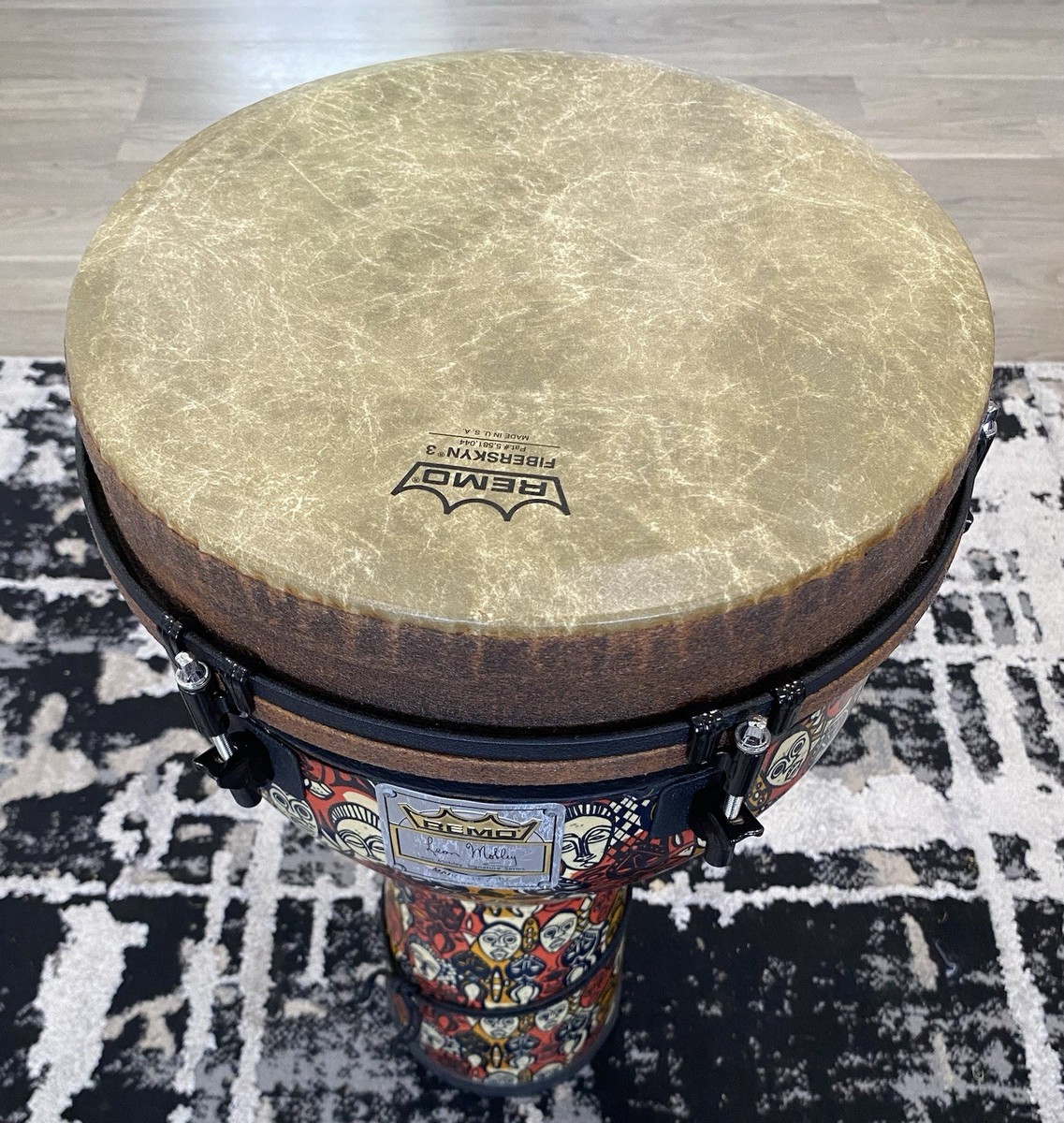 Drum Remo Mondo LEON MOBLEY Signature Series Djembe Multi-Mask W