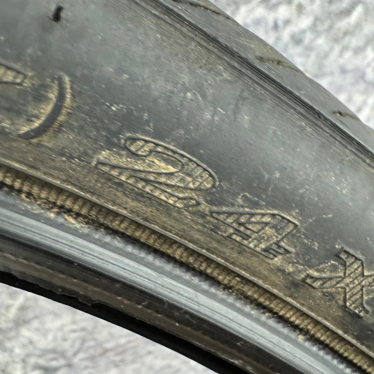 Pneu Avant Vintage Schwinn OCC Sting Ray 24 Pouces - Idéal Pour Customisation Ou Exposition