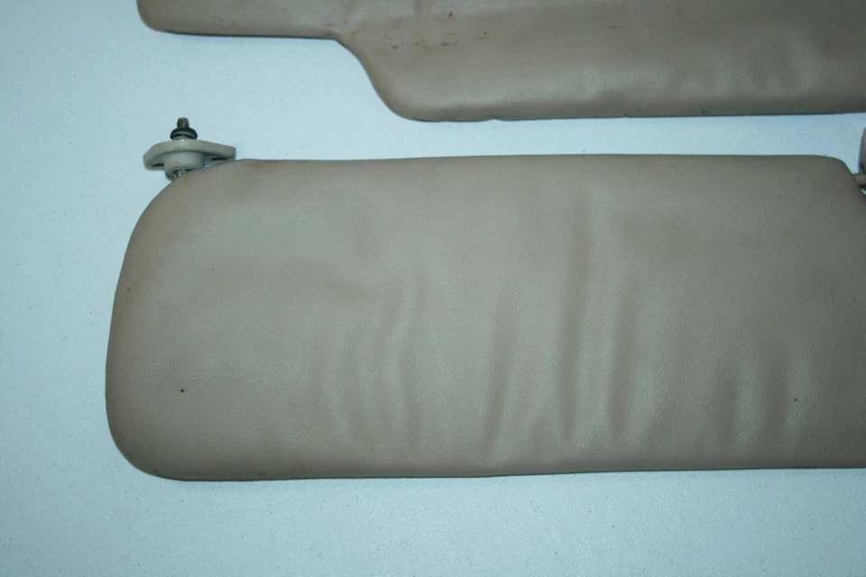 Оригинальный комплект солнцезащитных козырьков для Jaguar XJ6 XJ12 серии 3 1980-1987 годов выпуска слева направо с винтами - Изображение 4 из 4