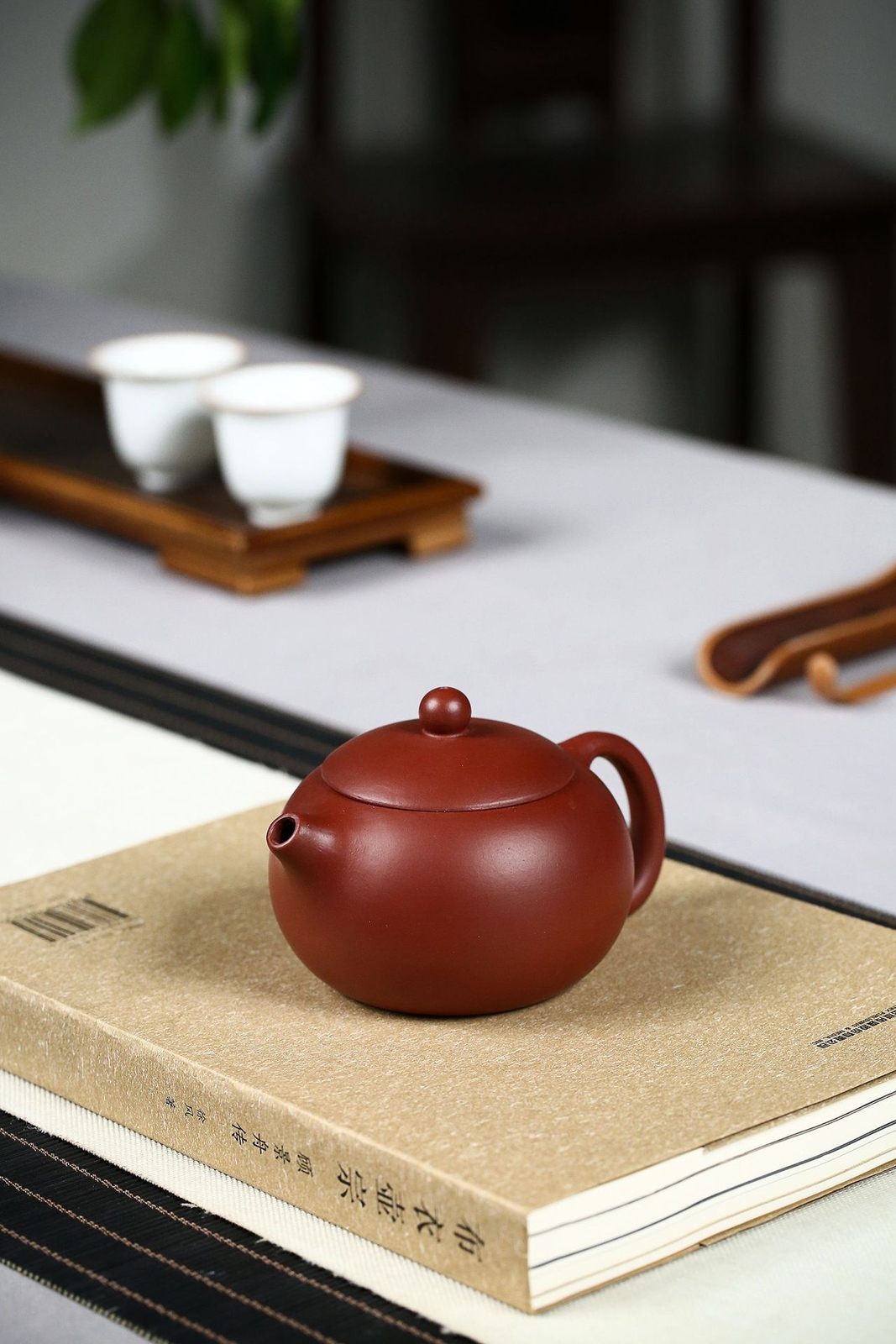 China Yixing Zisha Pottery Clovershrub Clay Handmade 200cc Mesh Teapot 西施