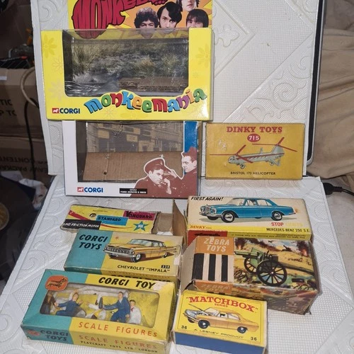 vintage corgi scale figures + dinky zebra mathbox corgi old empty boxes   lot 26