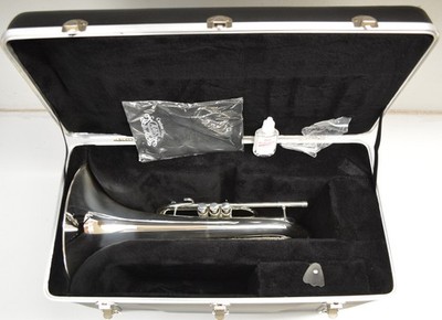 DEMO ADAMS MF1S SILVER MARCHING FRENCH HORN, KEY OF Bb - CASE AND MOUTHPIECE