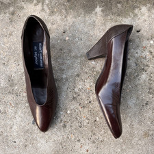 Stuart Weitzman for Mr. Seymour Women s Brown...
