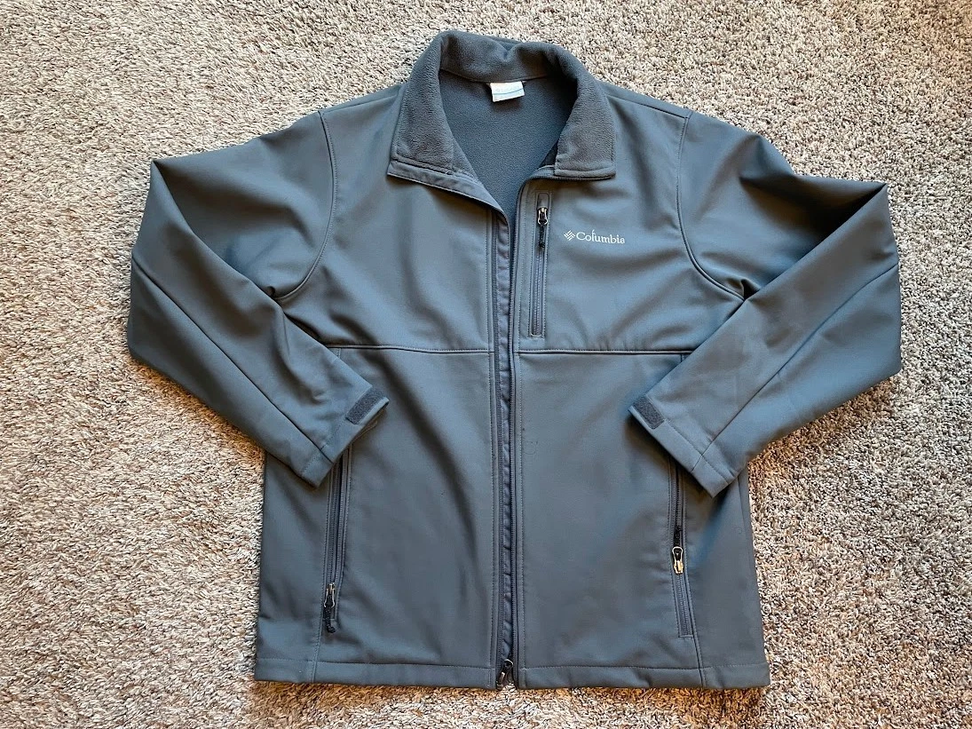 Columbia Men's Gray Large Water Repelling Softshell Jacket with Zippered Pockets