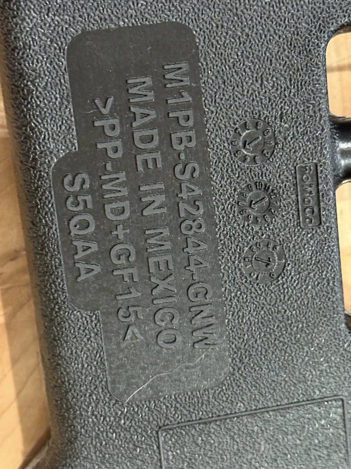 2021-25 Ford Bronco Sport mesa de gerenciamento de carga prateleira dura divisória capa NOVA - Imagem 2 de 4