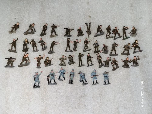 Lot of 45 Vintage Marx Miniature Battle Ground Soldier Figures