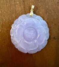 14k gold lavender Jade Pendant Carved flower Necklace vintage from an estate