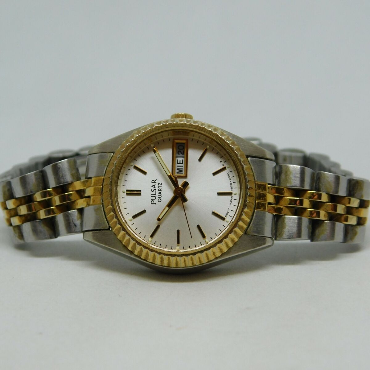 PULSAR V828-0050 Two Tone Quartz Analog Women's Watch Sz. 6 PULSAR V828-0050 Two Tone Quartz Analog Women's Watch Sz. 6