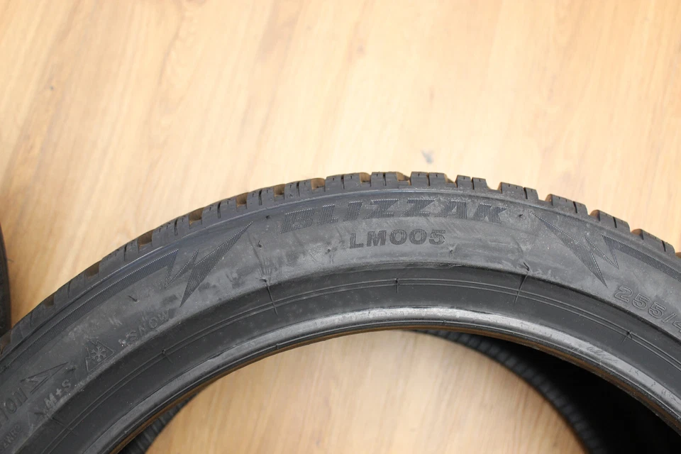 2x Bridgestone Blizzak LM005 in 255 40 R18 99V XL WINTER Reifen DOT0422 - NEU - Bild 3 von 4