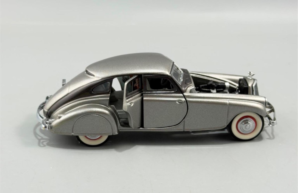 Franklin Mint 1933 Pierce Arrow Silver Arrow Diecast Model Car 1