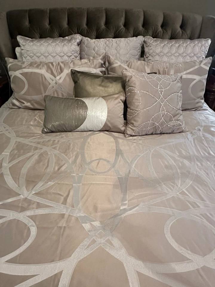 Hotel Collection- 3 Piece King sized Duvet Cover Set With Shams - Image 3 of 3