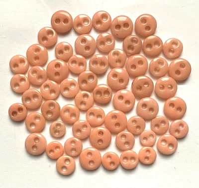 Lot de 58 boutons anciens 11,5 à 15,5 mm - Verre rose chair - Photo 1/4