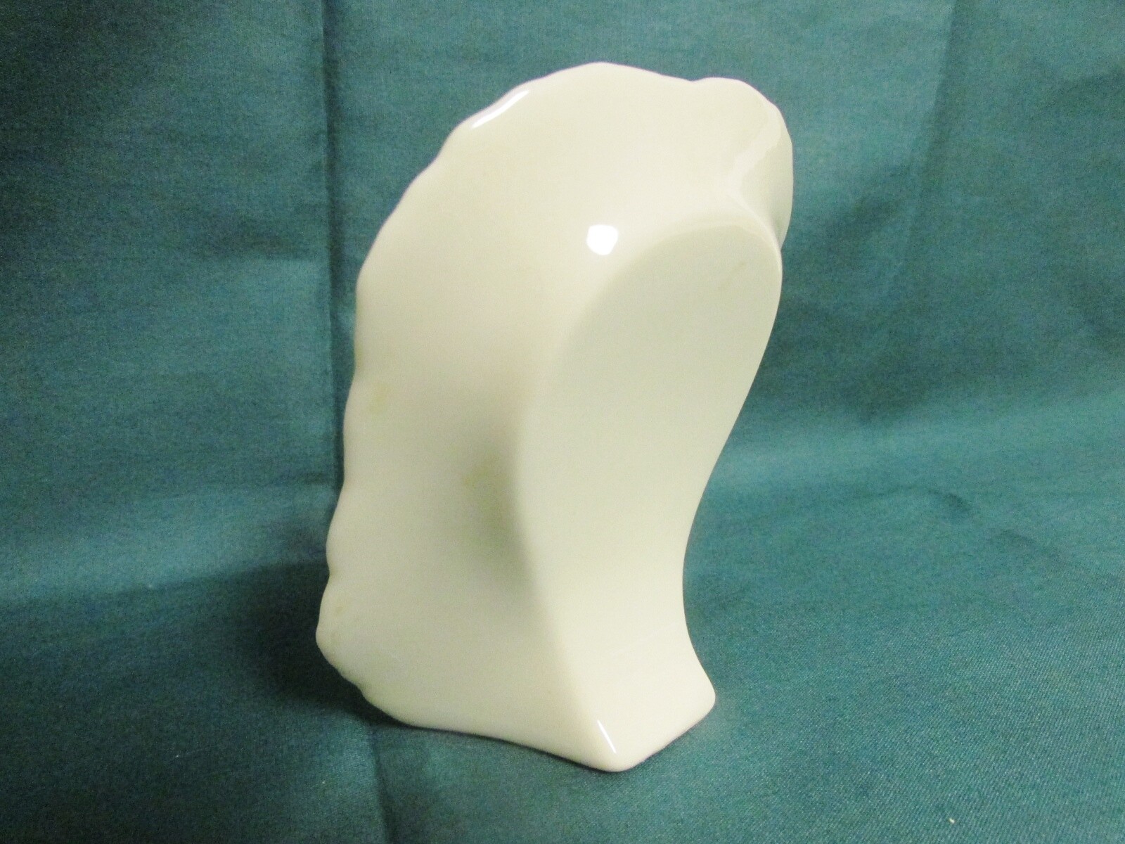 LENOX  WHITE PORCELAIN CLOCK     NEEDS BATTERY