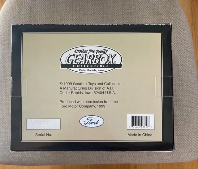 GEARBOX Collectible  1912 Ford Model T Delivery Truck NYPD.  - Image 2 of 4