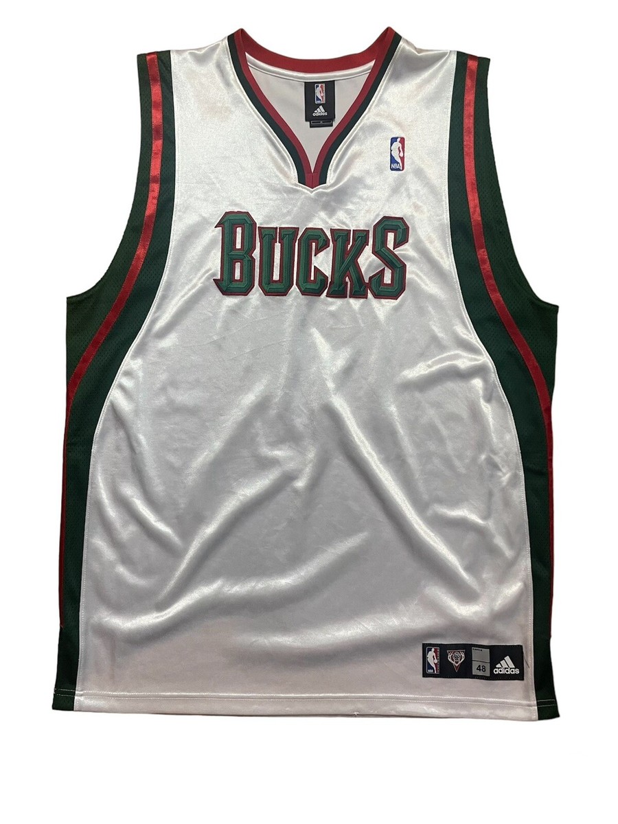 milwaukee bucks home jersey