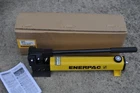 Enerpac P392 Hydraulic Hand Pump 700 Bar/10,000 PSI new