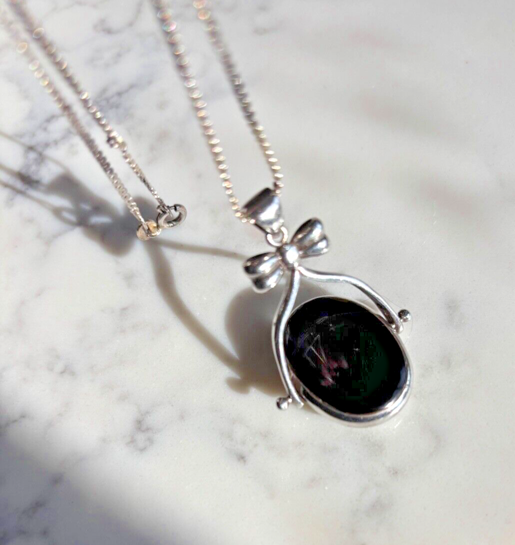 Stylish Minimalist Pendant Necklace for Women and Men-image