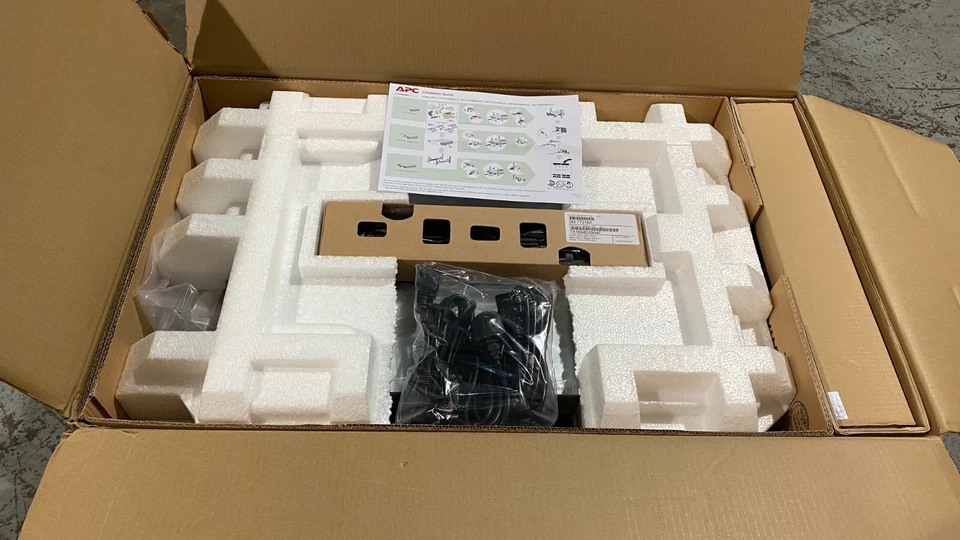 APC SMT3000rmi2uC UPS - New in box - Smart Connect 2u - new cells - 12m RTB - Image 4 of 4