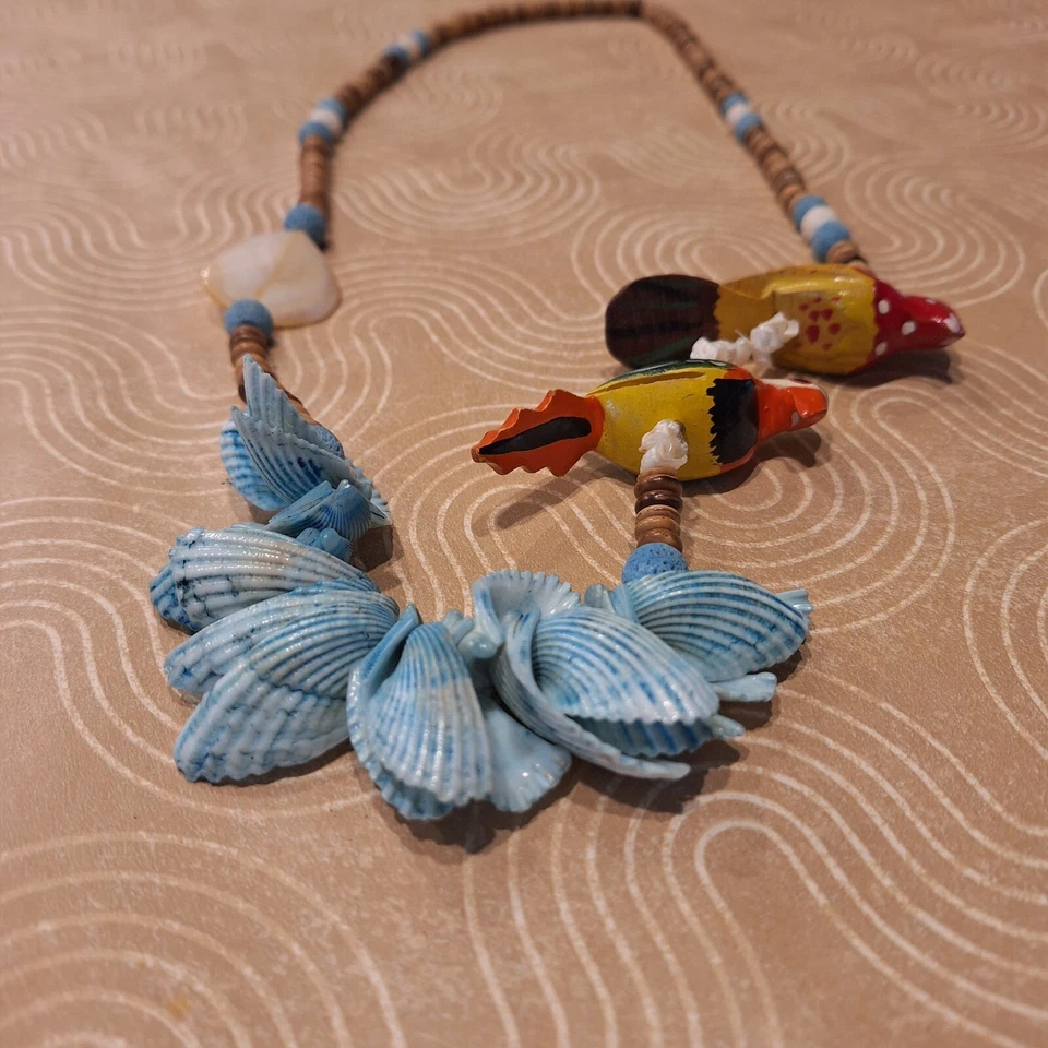 Collar Náutico Único Hecho a Mano Madera Pintada Loros/Aves Concha de Mar Redondo Foto 3 de 4