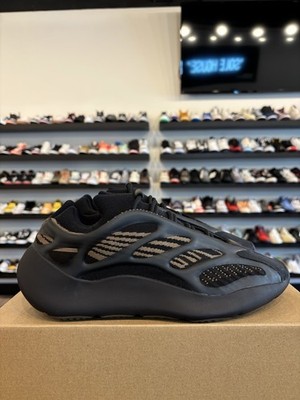 adidas Yeezy 700 V3 Clay Brown Size 10 Pre-Owned GY0189 Black