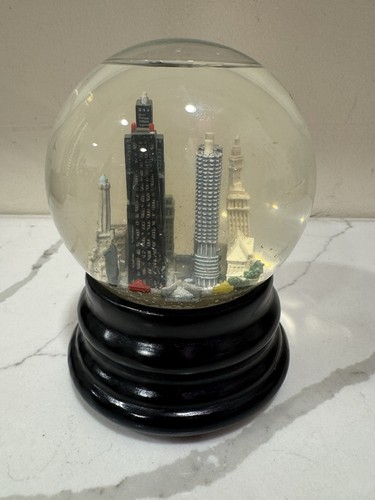 Saks Fifth Avenue Chicago Skyline Musical Snow Globe Three Jays Imports Works