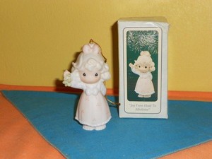 PRECIOUS MOMENTS  JOY FROM HEAD TO MISTLETOE 150126  SUSPENDED 1995 ORNAMENT NEW