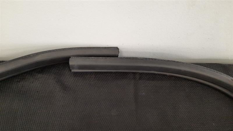 12 2012 FERRARI CALIFORNIA F149 OEM PASSENGER RIGHT DOOR RUBBER MOULDING