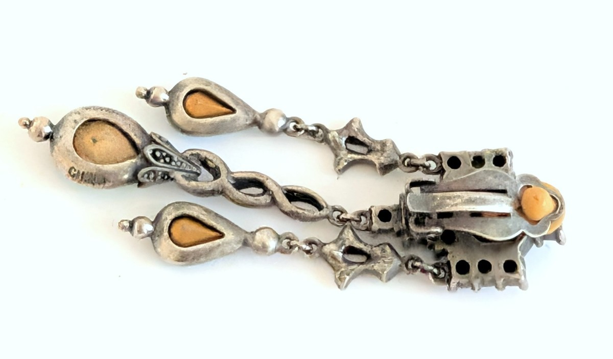 Beautiful Vintage Ben Amun Long Rhinestone Dangle Clip Earrings View 4