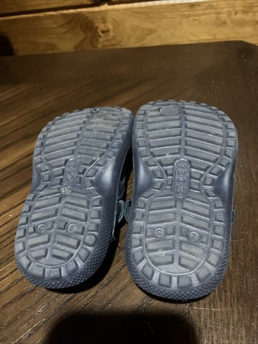 Kids Crocs Flip Flop sandals in great shape. Barely used, Size C7 - Picture 3 of 3