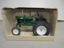SpecCast Oliver Model 440 Toy Tractor "1989 Collector Edition" 1/16 Scale, NIB