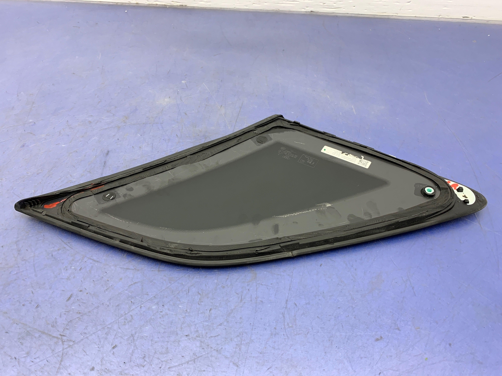 2019 - 2023 AUDI E-TRON REAR LEFT QUARTER GLASS *WEATHERSTRIP  