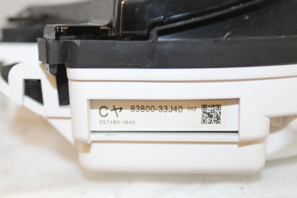 Velocímetro Lexus ES350 2010 31.671 millas pequeña grieta en la parte posterior Foto 3 de 3