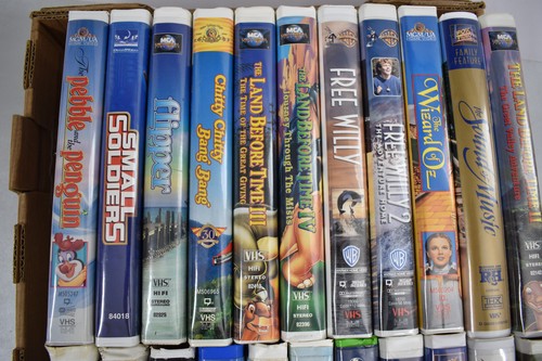 LARGE KIDS CHILDREN FAMILY VHS LOT OF 22 TAPES WB, MCA, MGM, 20TH CENTURY - Picture 2 of 3
