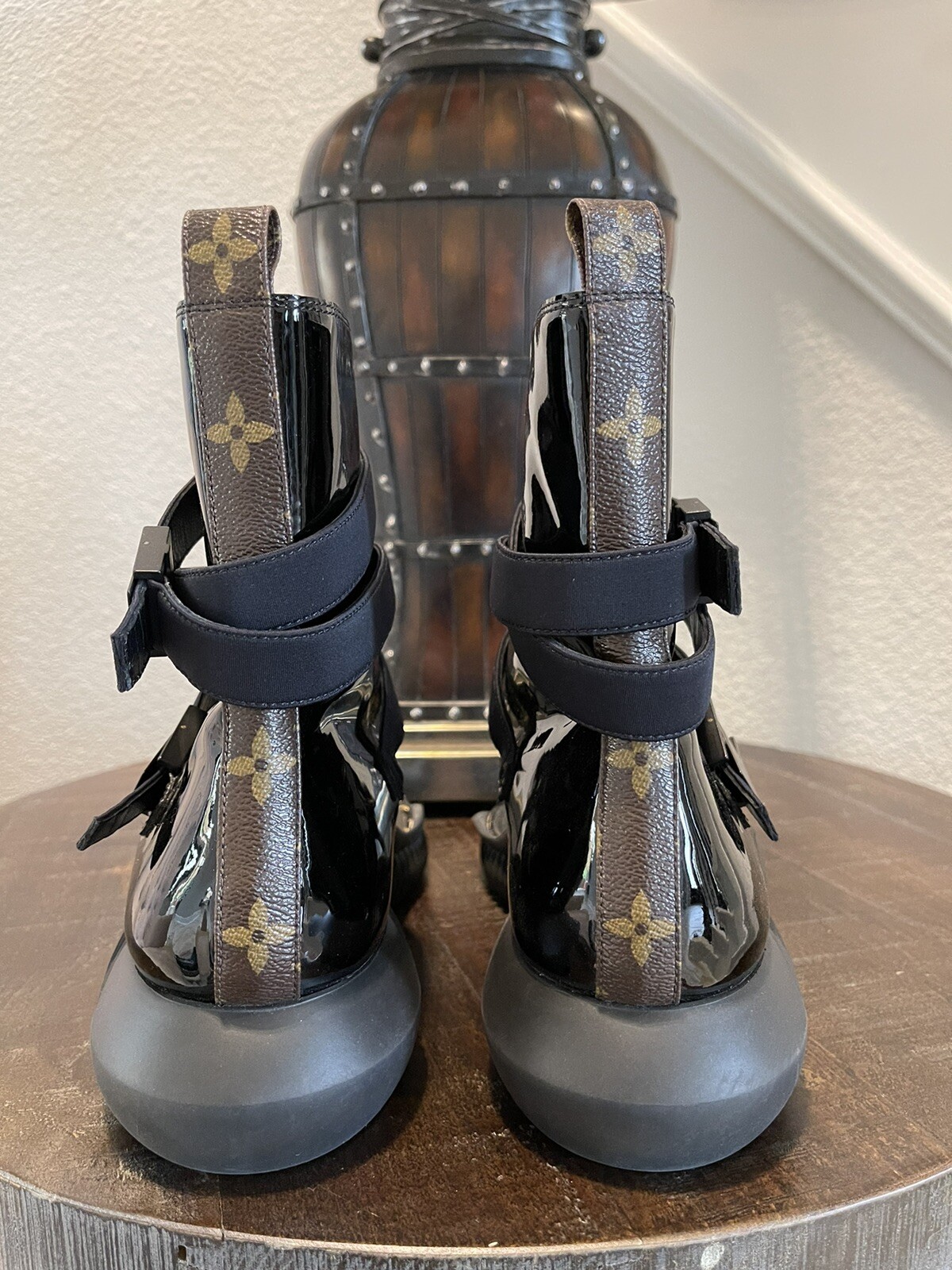 LOUIS VUITTON Black Patent Leather Bahia Brazil Strap… Gem