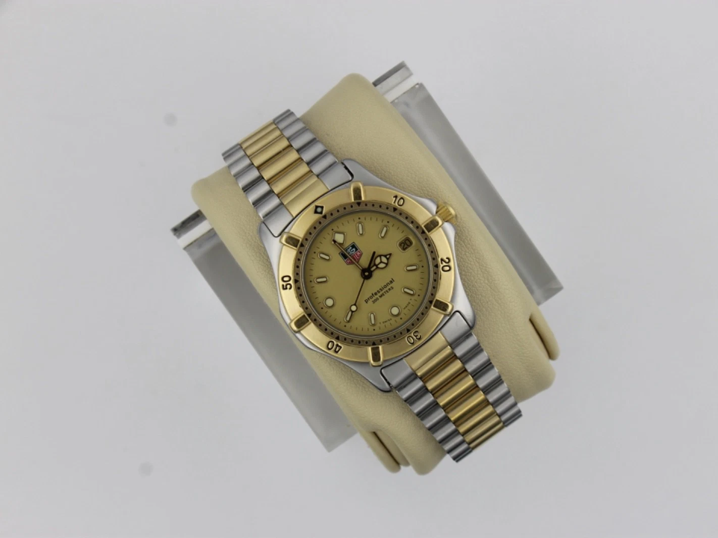 TAG Heuer WE1220.BB0305 Midsize 2000 Series Professional Quartz Watch Gold Mens
Opens in a new windo