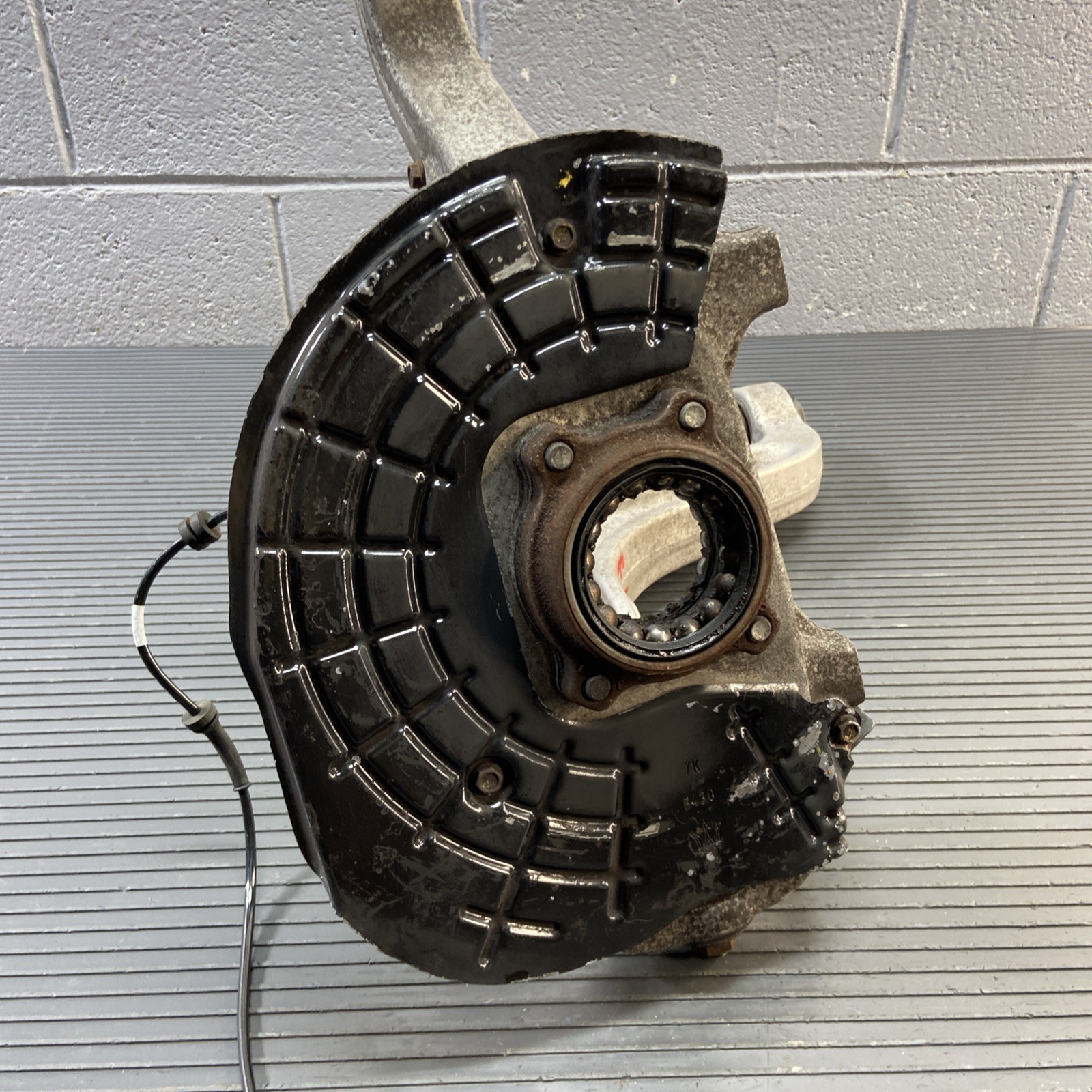 2014-2017 Maserati Ghibli AWD Front Right Suspension Spindle Knuckle & Hub OEM