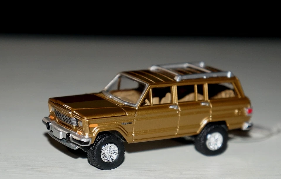 1981 Jeep Wagoneer Gold 81 1:64 Diecast Collectible Replica Car Johnny Lightning - Image 3 of 3