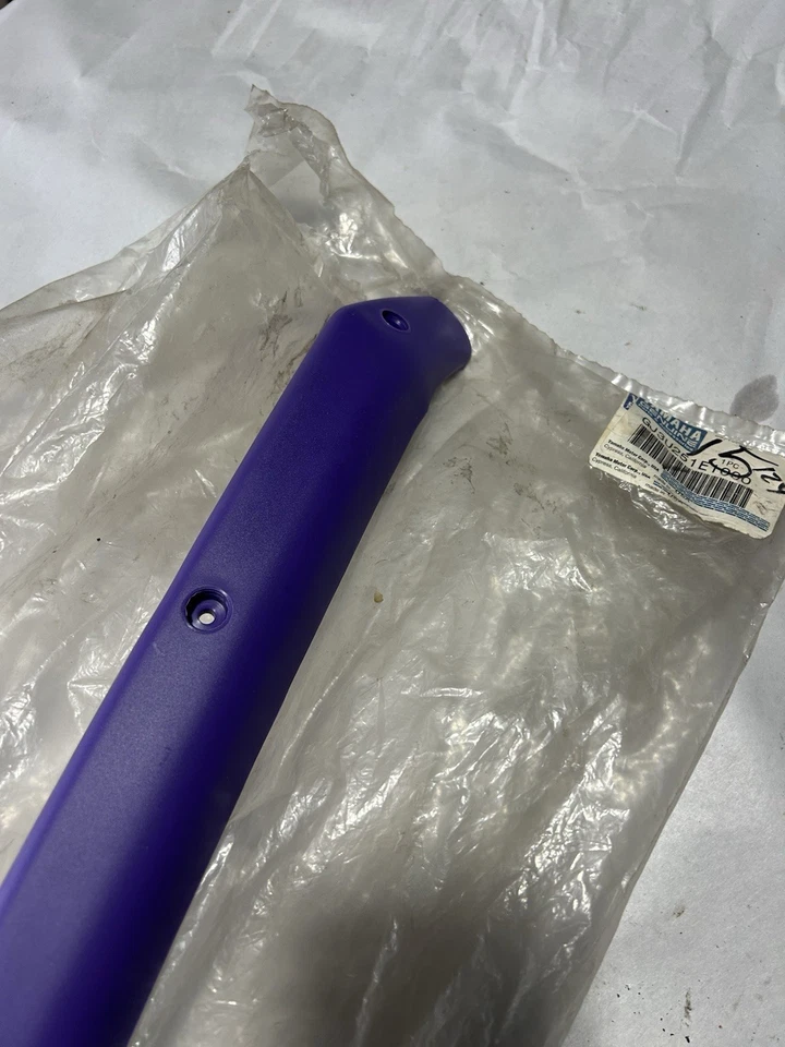 Parachoques trasero derecho NOS OEM Yamaha Wave Venture púrpura Gunwale Foto 4 de 4