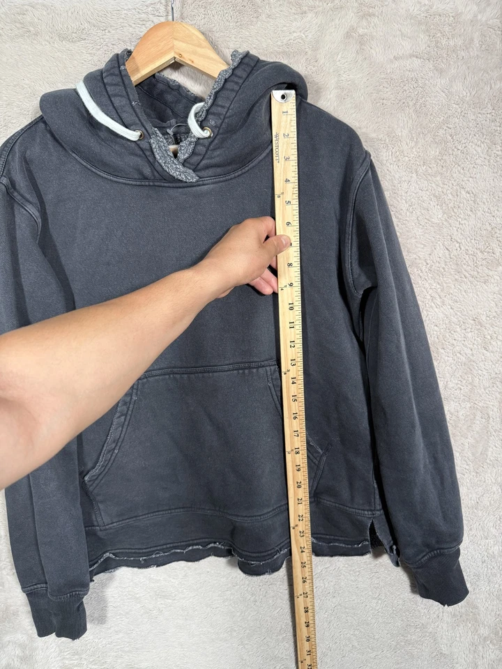 Sudadera con capucha We The Free para mujer mediana envejecida dobladillo crudo pulóver bolsillo canguro Foto 2 de 4