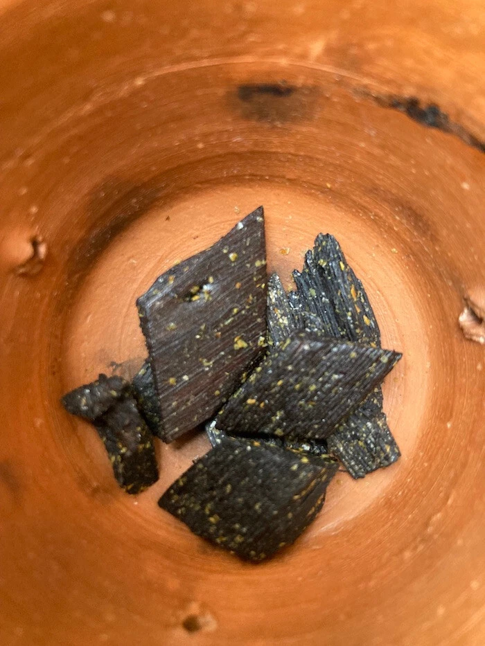 The bakhoor Oud Abiyed is an oriental incense use in Arab countries
