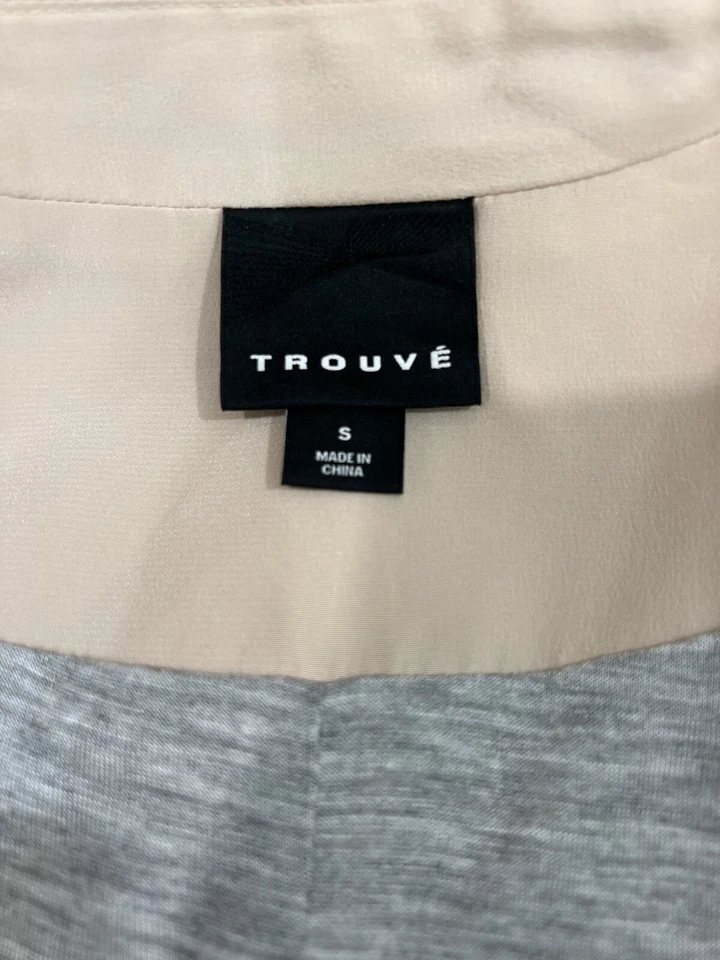 Trouvé 女式丝绸开襟西装外套米色 S 码 — 第 4/4 张图片