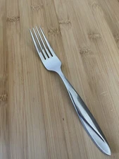 Oneida SIMMER Frost Glossy Handle Stainless Pointed Tip SALAD FORK 7 1/8”