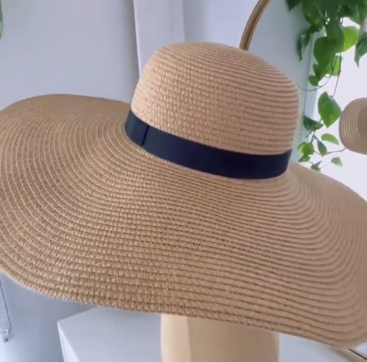Wide Brim Floppy Sun Hat with Adjustable String - Foldable Roll-Up Straw Beach Womens Sun Straw Hat Wide Brim Summer Hat Foldable Roll up  main image 2